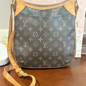 💯 Authentic Louis Vuitton Odeon Crossbody
